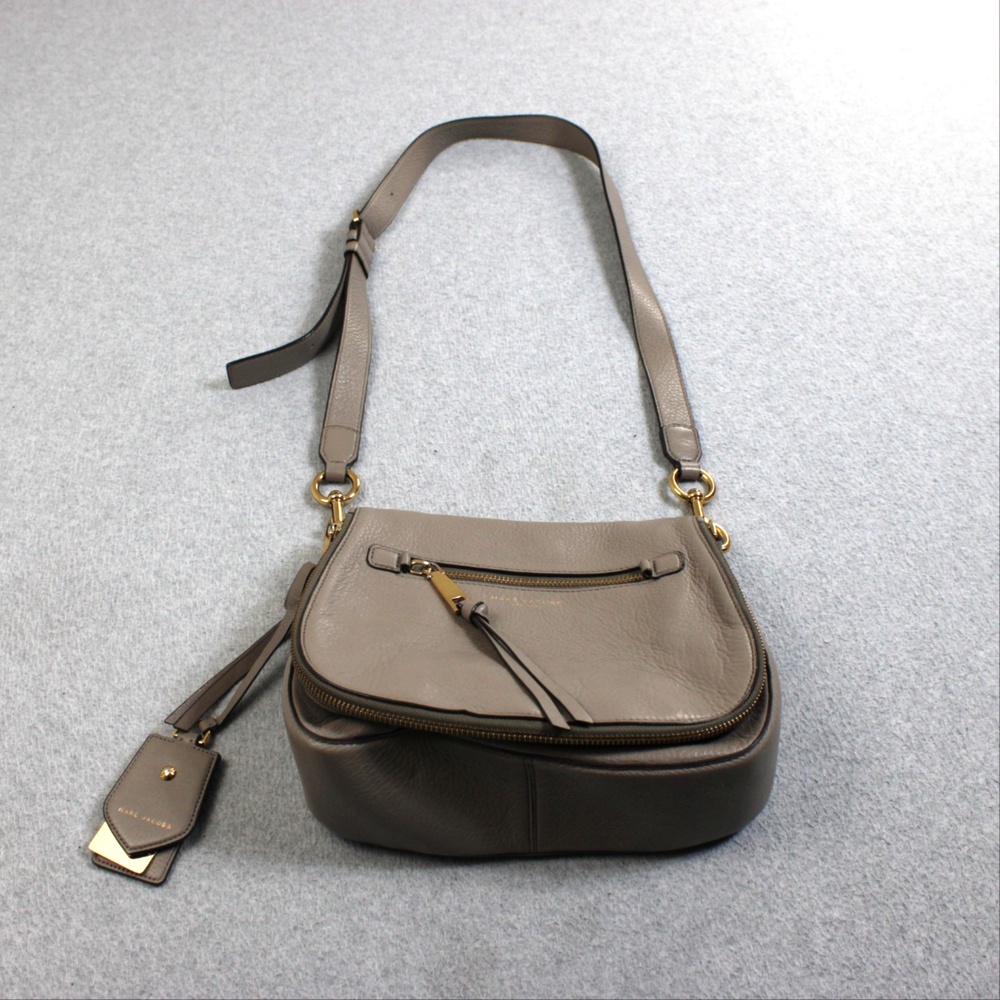 Marc Jacobs Crossbody Bag Women Medium Taupe Pebbled Leather Zip Pockets Hangtag